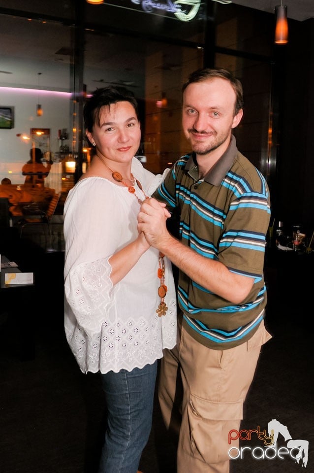 Dans şi karaoke în Blondy's Art Café, 