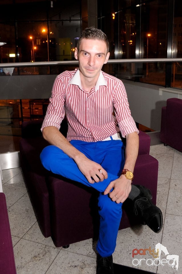 Dans şi karaoke în Blondy's Art Café, 