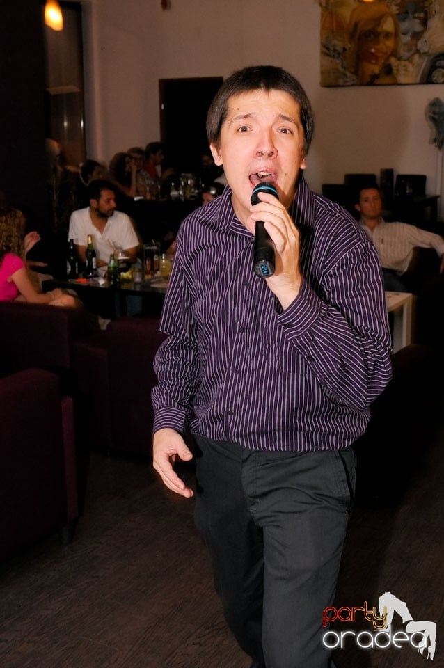 Dans şi karaoke în Blondy's Art Café, 