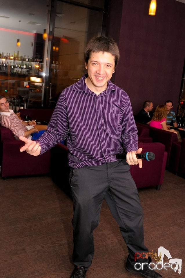 Dans şi karaoke în Blondy's Art Café, 