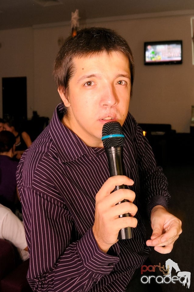 Dans şi karaoke în Blondy's Art Café, 