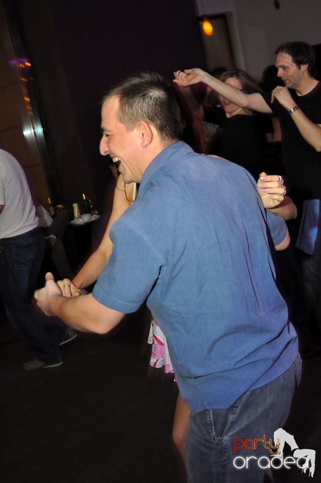 Dans şi voie bună în Blondy's Art Café, 