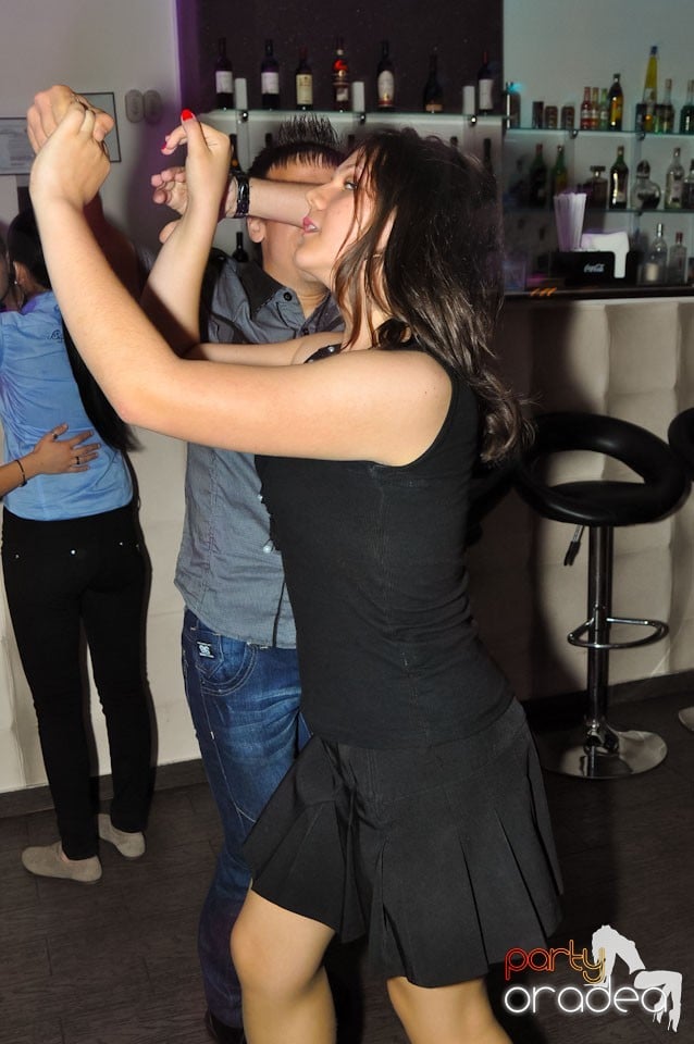 Dans şi voie bună în Blondy's Art Café, 