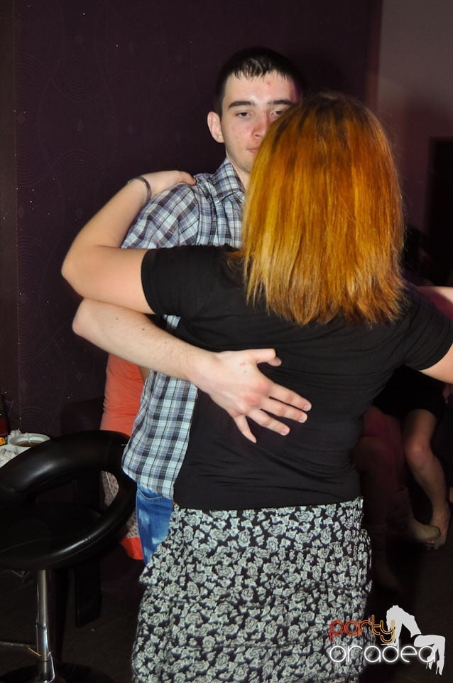 Dans şi voie bună în Blondy's Art Café, 