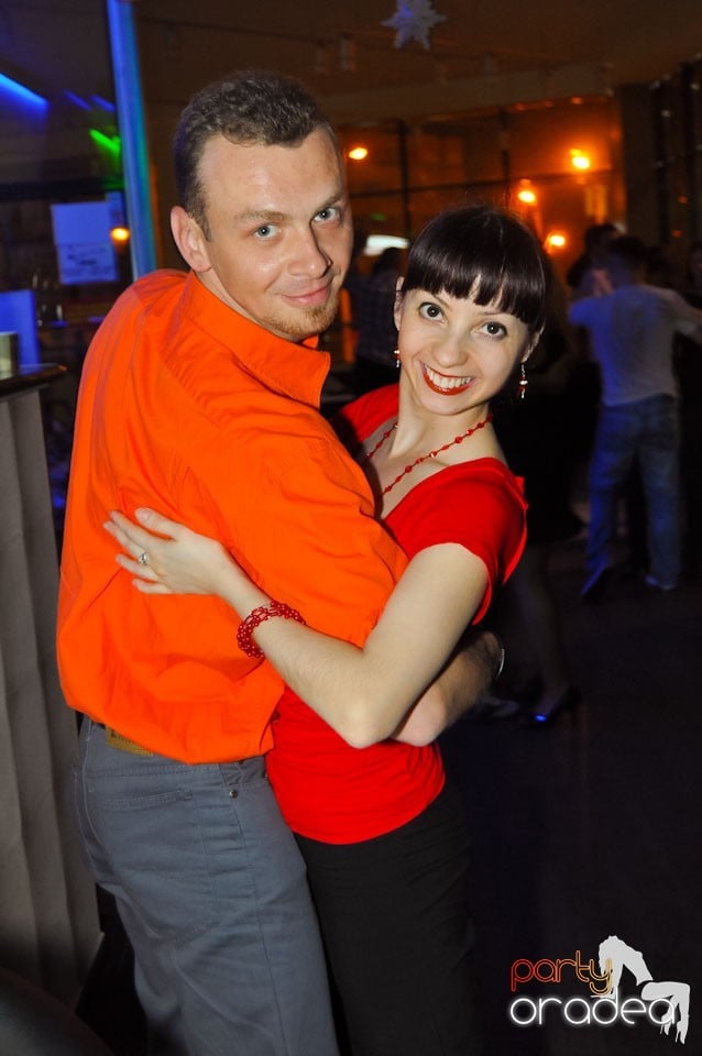 Dans şi voie bună în Blondy's Art Café, 