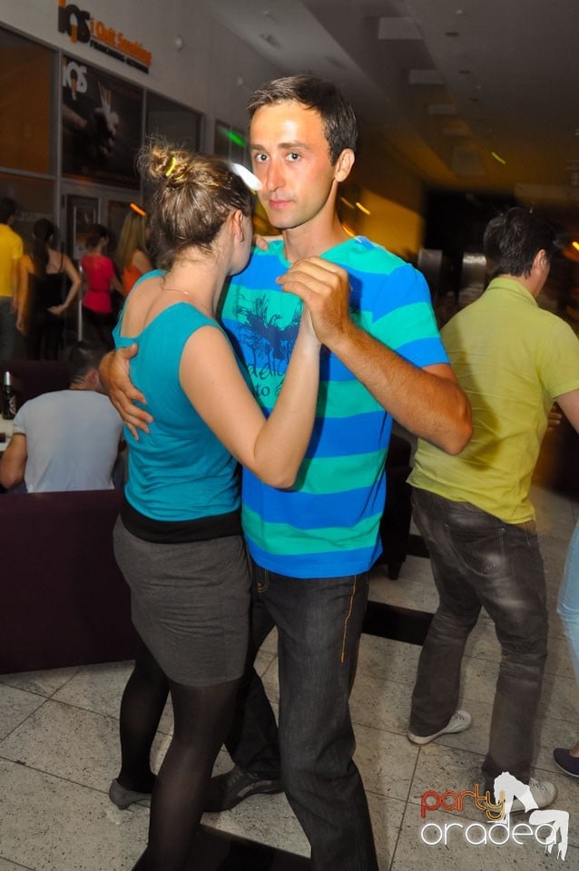 Dans şi voie bună în Blondy's Art Café, 