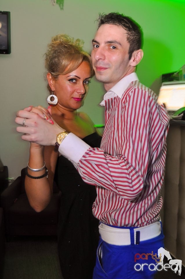 Dans şi voie bună în Blondy's Art Café, 