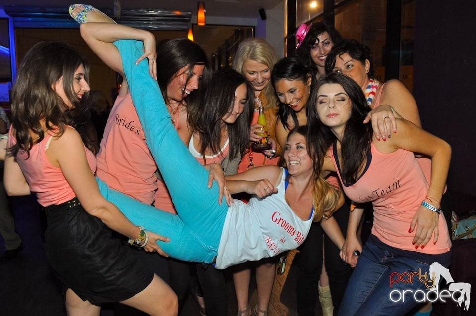 Dans şi voie bună în Blondy's Art Café, 