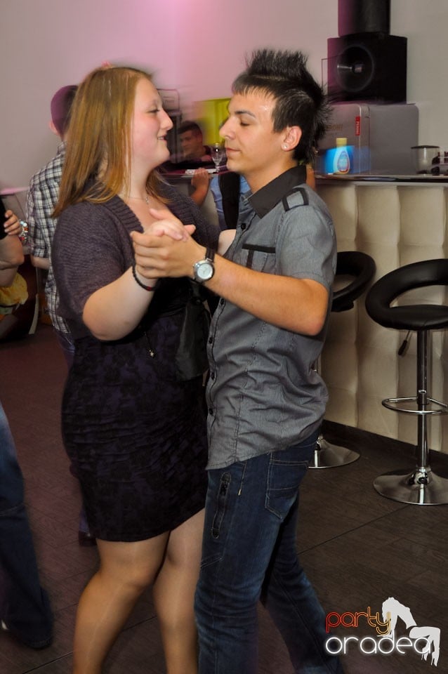 Dans şi voie bună în Blondy's Art Café, 