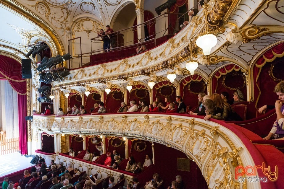 De Sărbători în Bihor, Teatrul Regina Maria