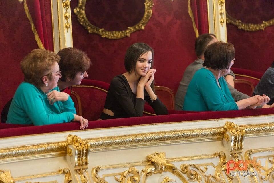 De Sărbători în Bihor, Teatrul Regina Maria