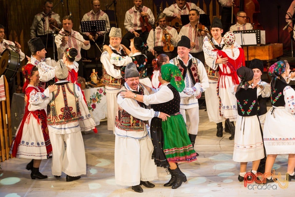 De Sărbători în Bihor, Teatrul Regina Maria