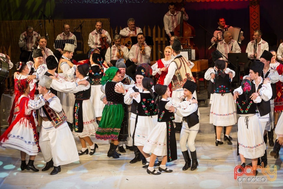 De Sărbători în Bihor, Teatrul Regina Maria