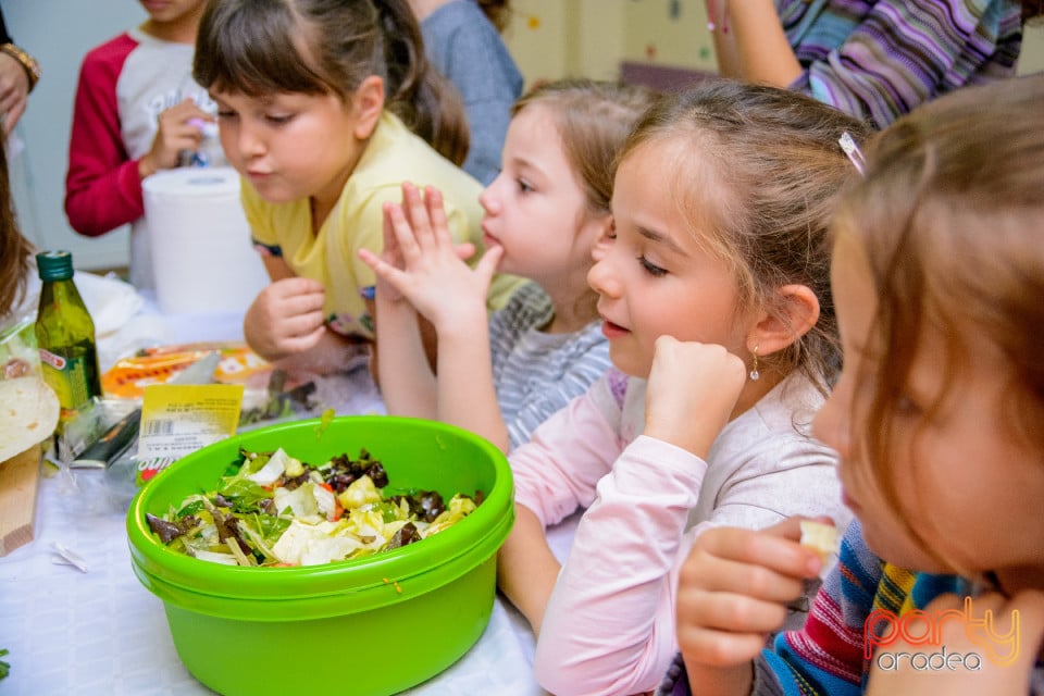 Demonstraţie de artă culinară cu Master Chef, Şcoala de prinţi şi prinţese „Gift of Beauty”