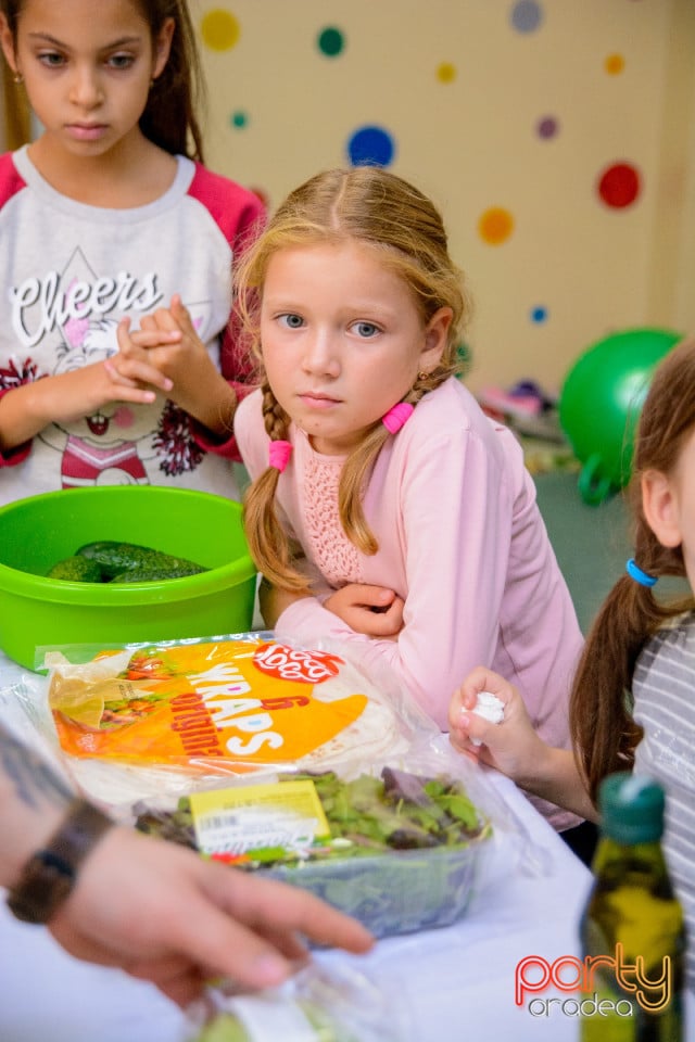 Demonstraţie de artă culinară cu Master Chef, Şcoala de prinţi şi prinţese „Gift of Beauty”