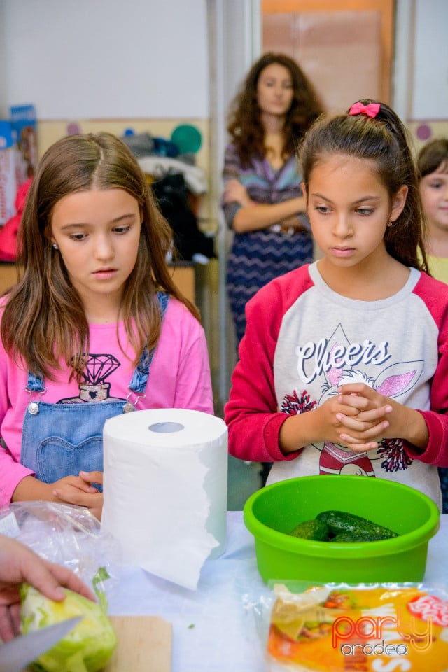 Demonstraţie de artă culinară cu Master Chef, Şcoala de prinţi şi prinţese „Gift of Beauty”