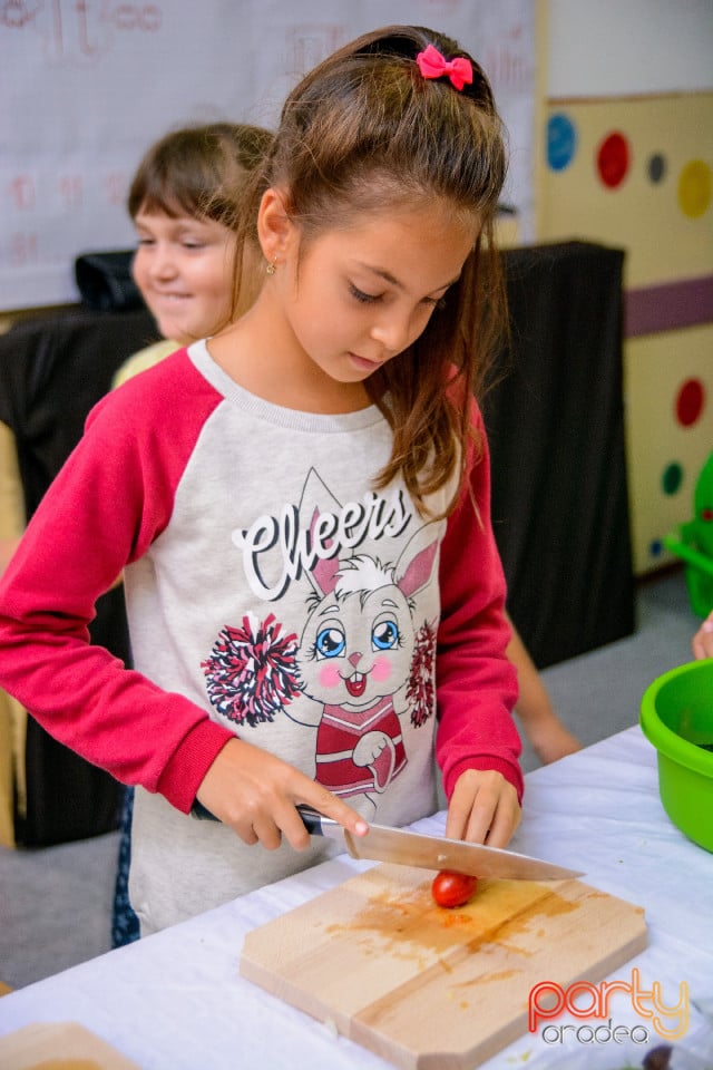 Demonstraţie de artă culinară cu Master Chef, Şcoala de prinţi şi prinţese „Gift of Beauty”