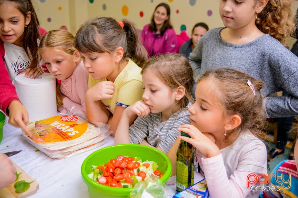 Demonstraţie de artă culinară cu Master Chef, Şcoala de prinţi şi prinţese „Gift of Beauty”