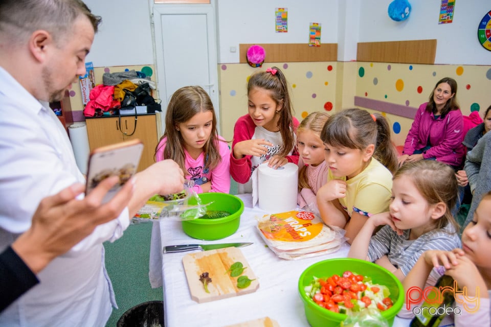 Demonstraţie de artă culinară cu Master Chef, Şcoala de prinţi şi prinţese „Gift of Beauty”