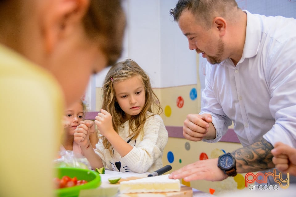 Demonstraţie de artă culinară cu Master Chef, Şcoala de prinţi şi prinţese „Gift of Beauty”