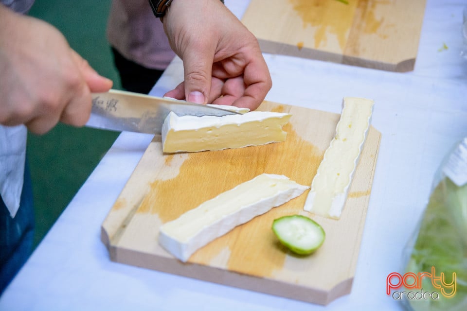 Demonstraţie de artă culinară cu Master Chef, Şcoala de prinţi şi prinţese „Gift of Beauty”