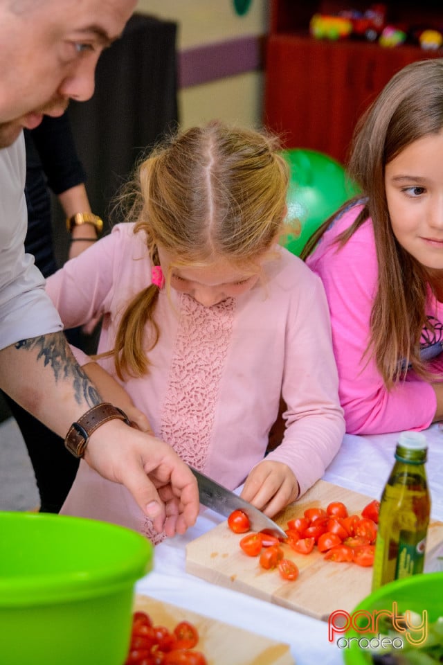 Demonstraţie de artă culinară cu Master Chef, Şcoala de prinţi şi prinţese „Gift of Beauty”