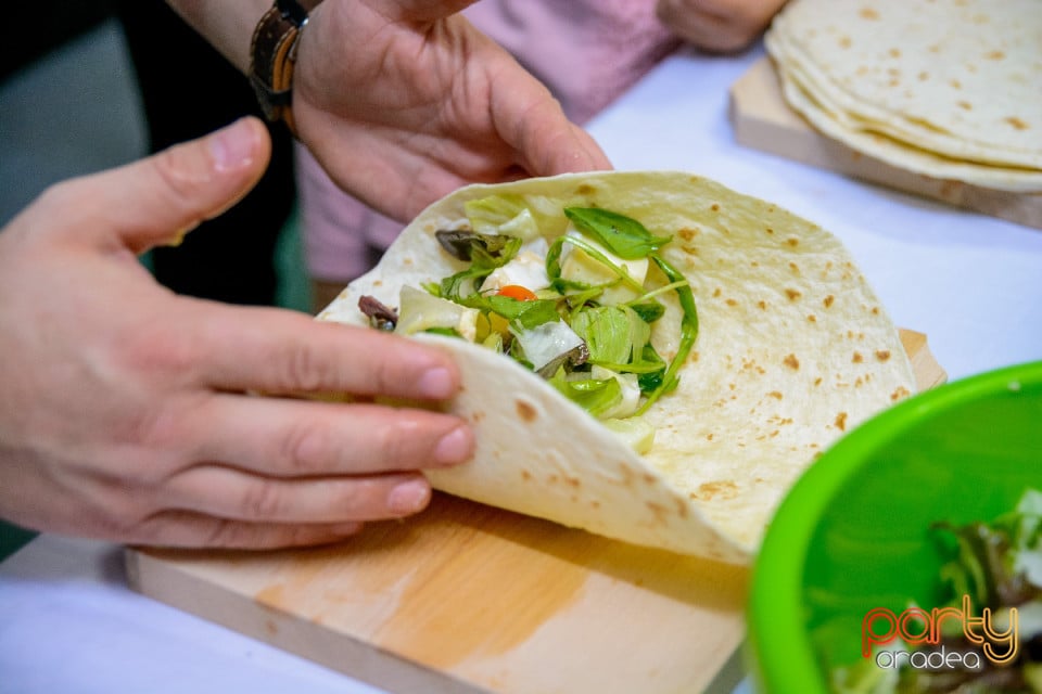 Demonstraţie de artă culinară cu Master Chef, Şcoala de prinţi şi prinţese „Gift of Beauty”