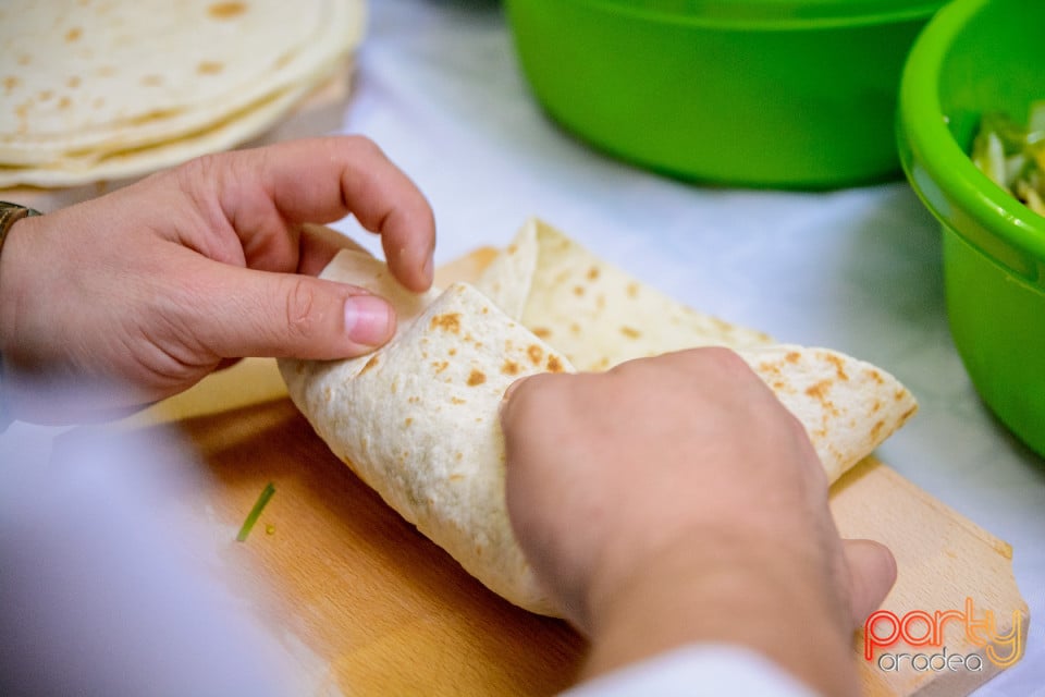 Demonstraţie de artă culinară cu Master Chef, Şcoala de prinţi şi prinţese „Gift of Beauty”