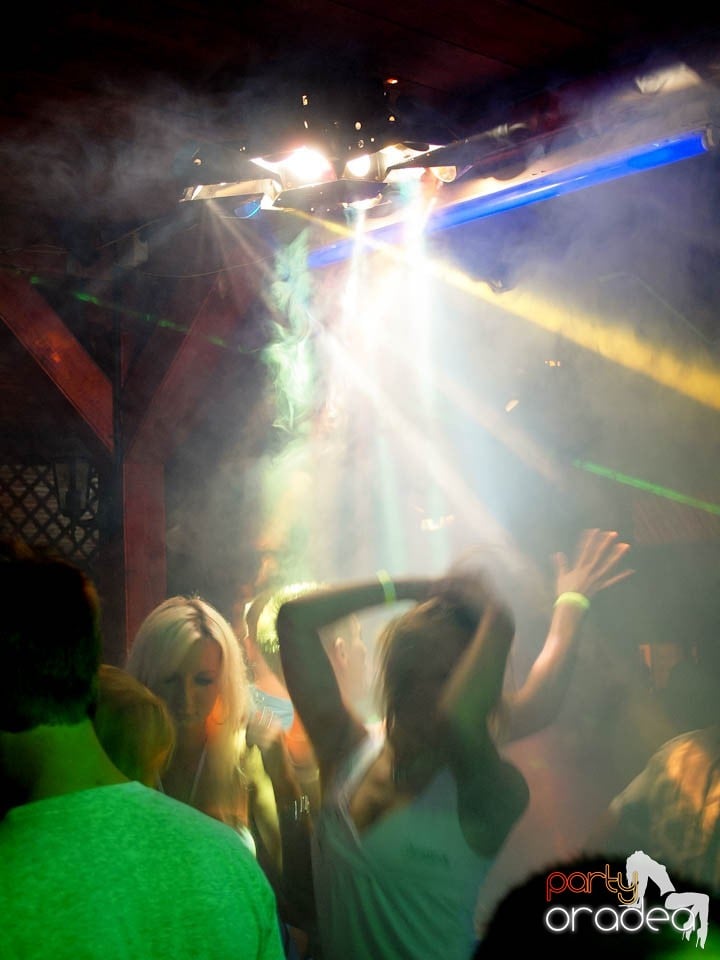 Discovery & PLSCB feat. Tia în Disco Faház,