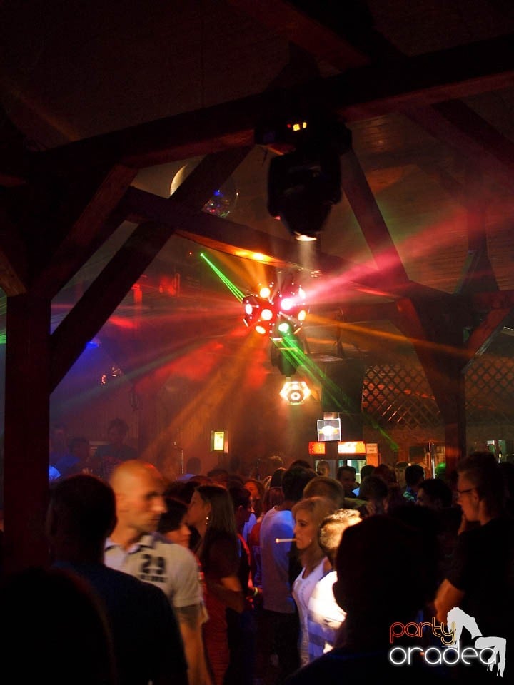 Discovery & PLSCB feat. Tia în Disco Faház,