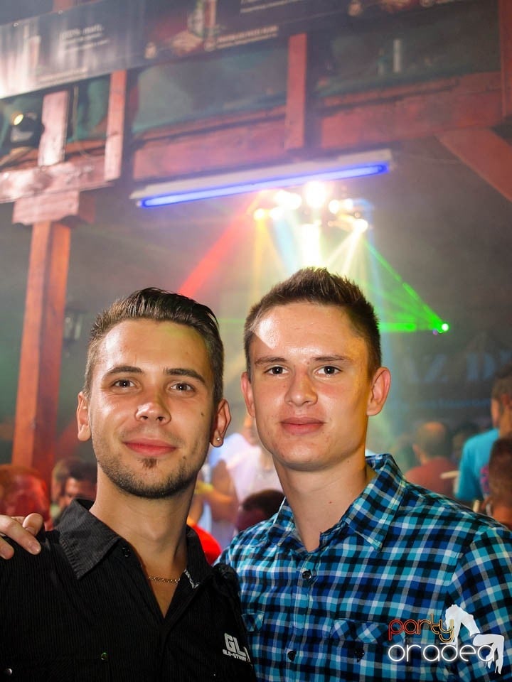 Discovery & PLSCB feat. Tia în Disco Faház,