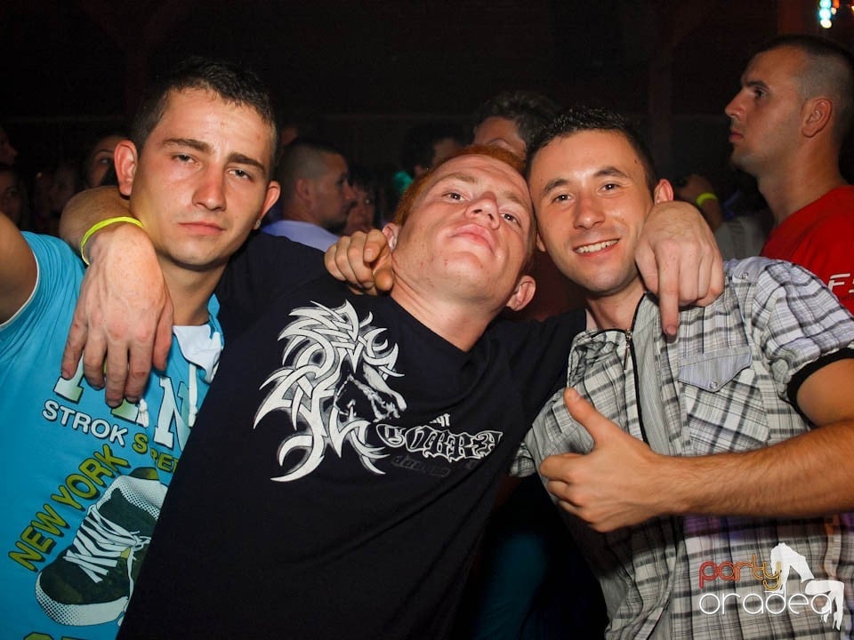 Discovery & PLSCB feat. Tia în Disco Faház,