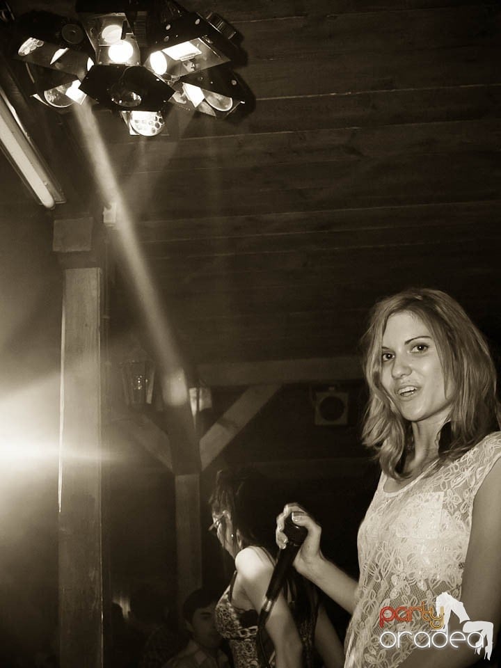 Discovery & PLSCB feat. Tia în Disco Faház,