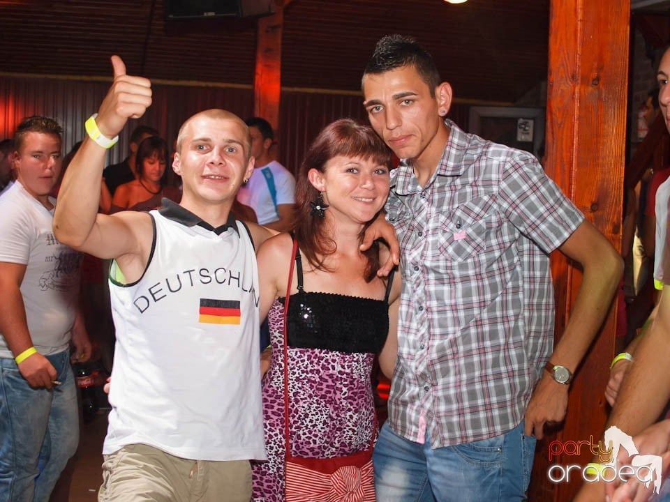 Discovery & PLSCB feat. Tia în Disco Faház,