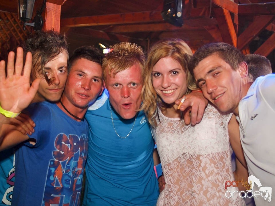 Discovery & PLSCB feat. Tia în Disco Faház,