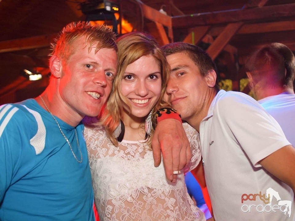 Discovery & PLSCB feat. Tia în Disco Faház,