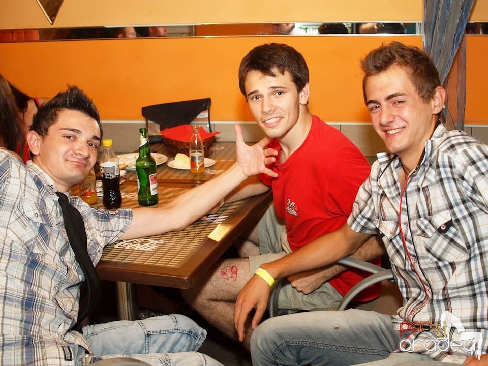 Discovery & PLSCB feat. Tia în Disco Faház,