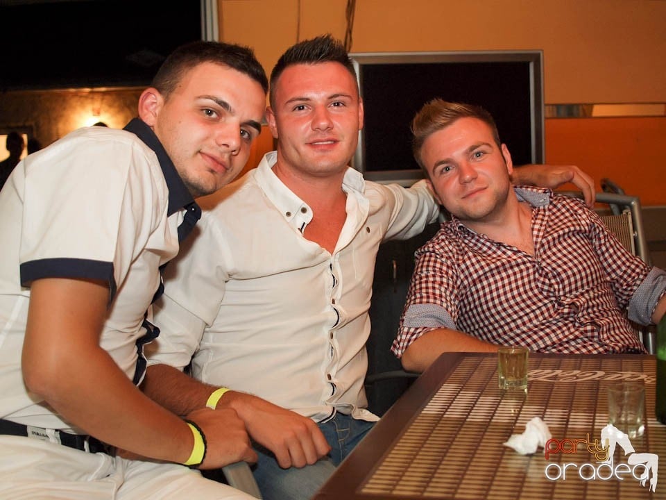 Discovery & PLSCB feat. Tia în Disco Faház,