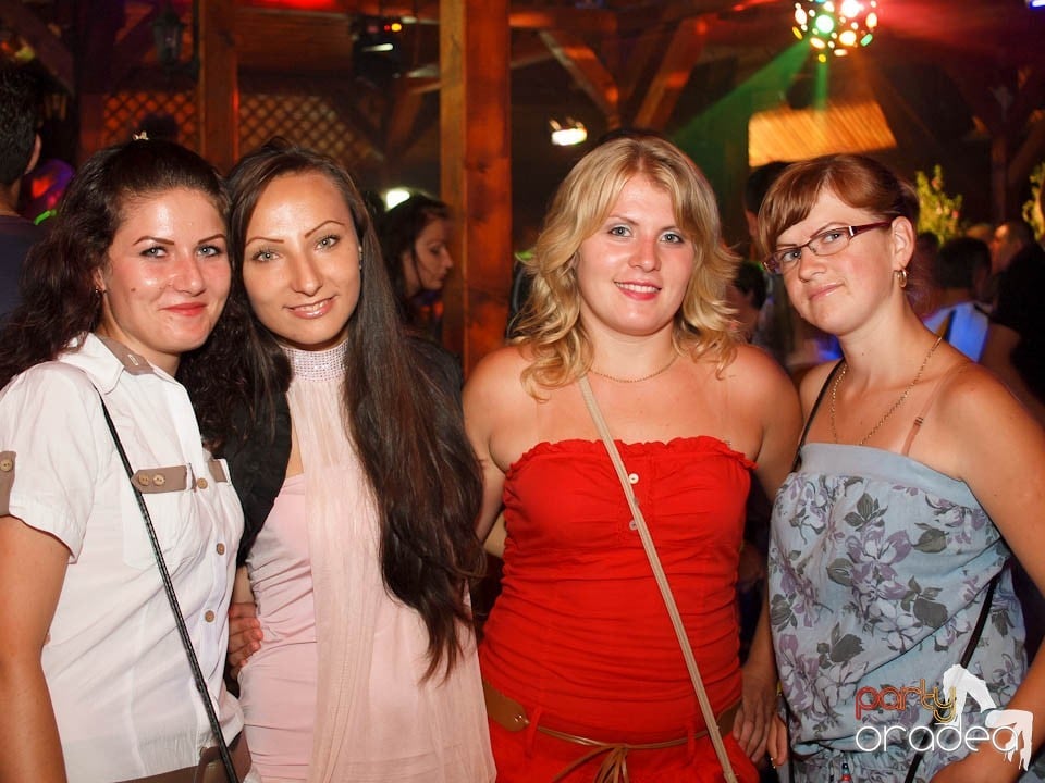 Discovery & PLSCB feat. Tia în Disco Faház,