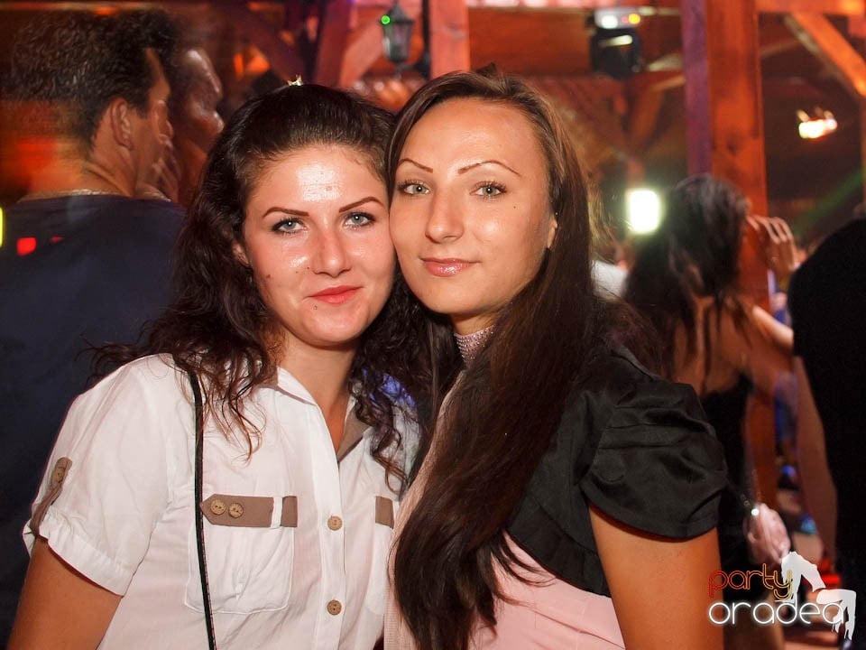 Discovery & PLSCB feat. Tia în Disco Faház,