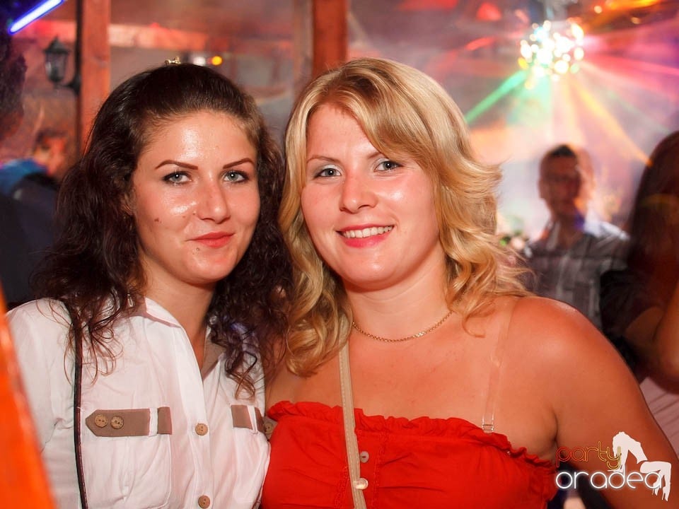 Discovery & PLSCB feat. Tia în Disco Faház,