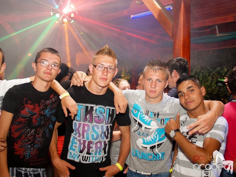 Discovery & PLSCB feat. Tia în Disco Faház,