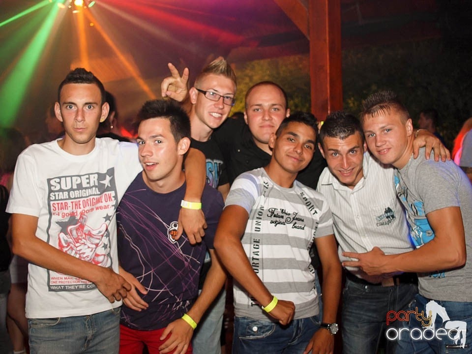 Discovery & PLSCB feat. Tia în Disco Faház,