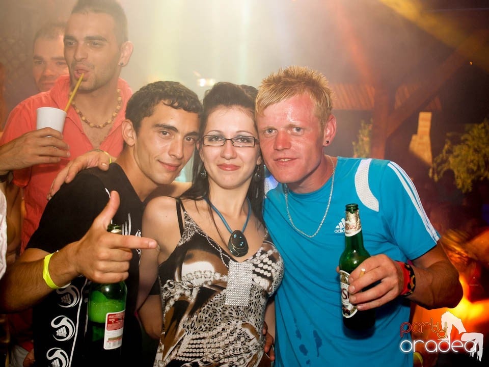 Discovery & PLSCB feat. Tia în Disco Faház,