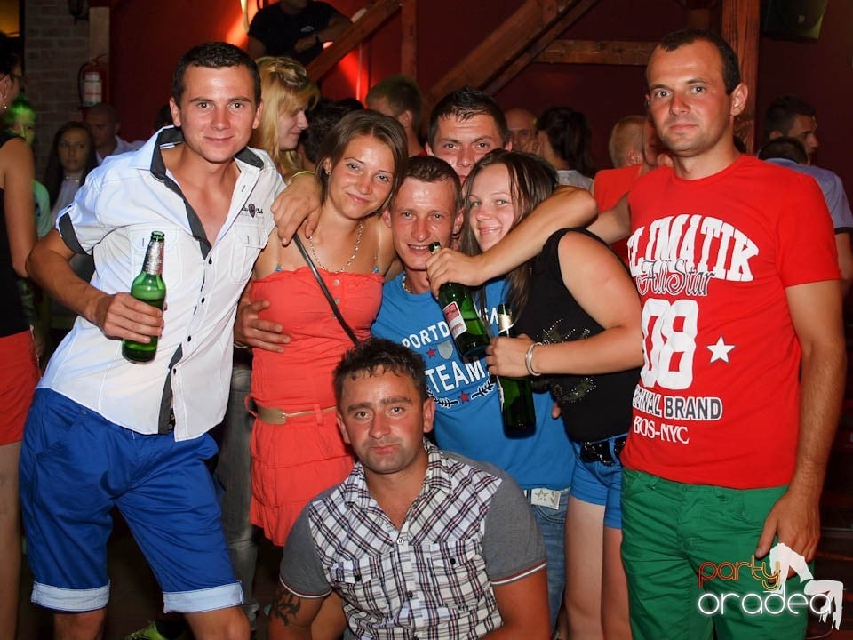 Discovery & PLSCB feat. Tia în Disco Faház,