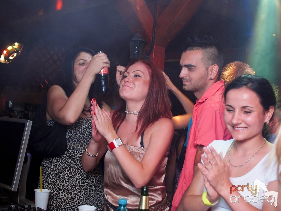 Discovery & PLSCB feat. Tia în Disco Faház,
