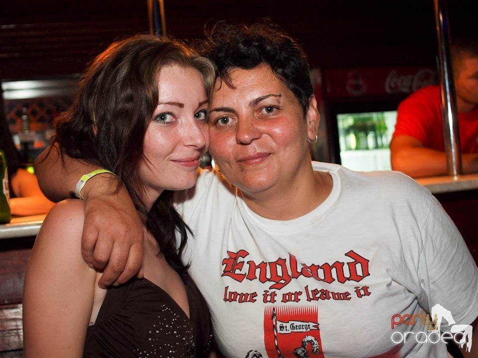 Discovery & PLSCB feat. Tia în Disco Faház,