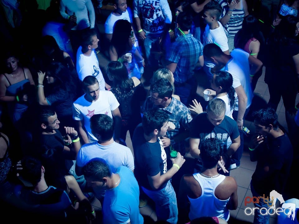 Discovery & PLSCB feat. Tia în Disco Faház,