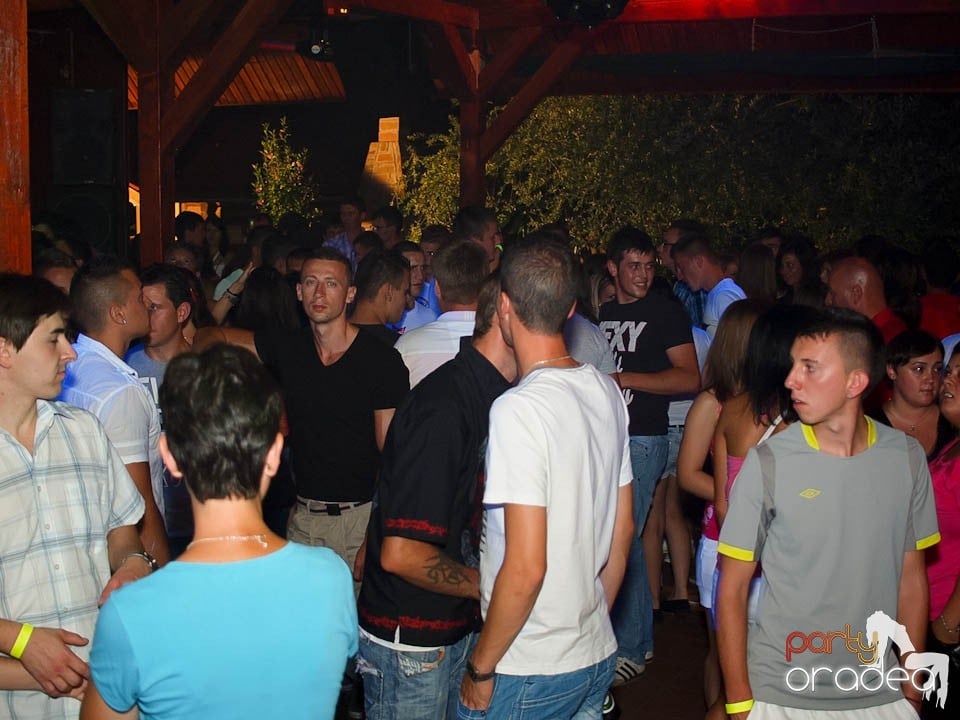 Discovery & PLSCB feat. Tia în Disco Faház,
