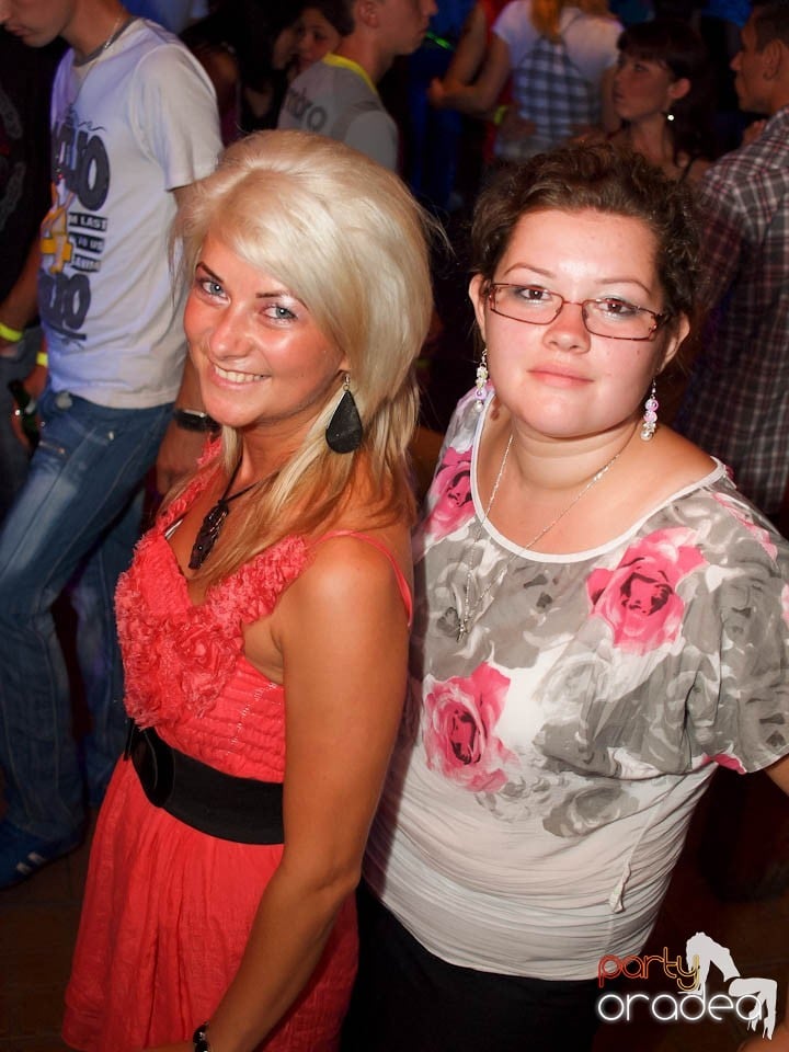 Discovery & PLSCB feat. Tia în Disco Faház,
